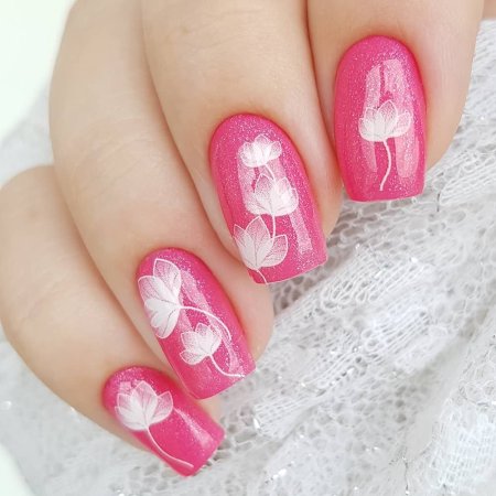 Маникюр розовый с цветами