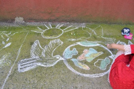 Россия мелками на асфальте