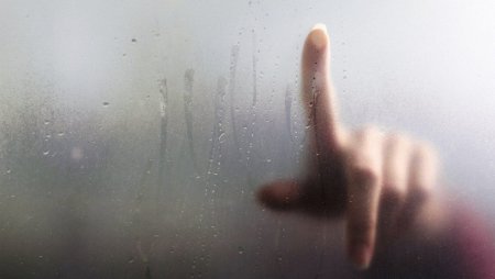 Рисование на запотевшем стекле