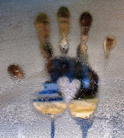 Надписи на оконном стекле