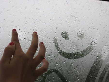 Надпись на стекле