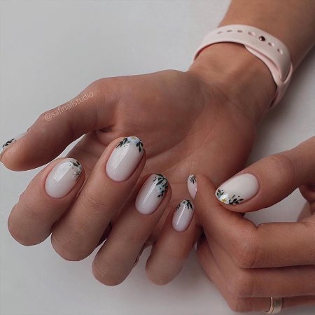 Мерлин Найлс маникюр