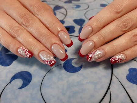 Прозрачные ногти с фольгой