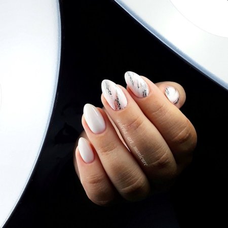 Белый френч на короткие ногти