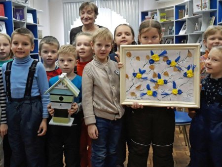 Книжная выставка к Синичкиному Дню