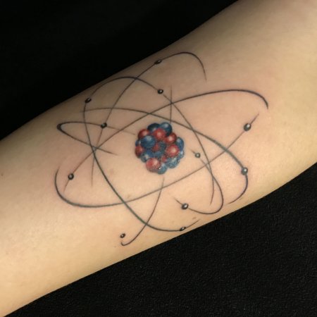 Тату атом