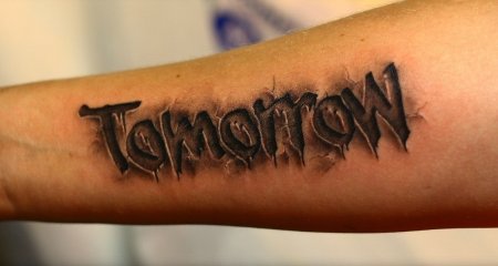 Тату надпись на руке