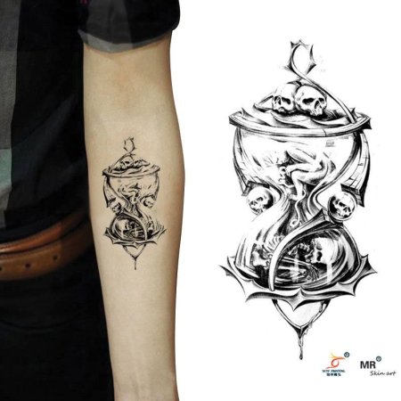 Тату песочные часы на руке