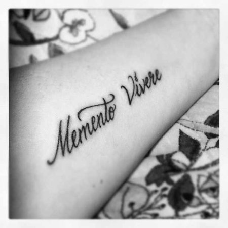 Татуировка Memento vivere