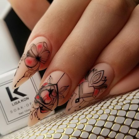 Маникюр с тату рисунком