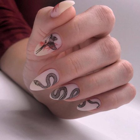 Маникюр с медузой Горгоной