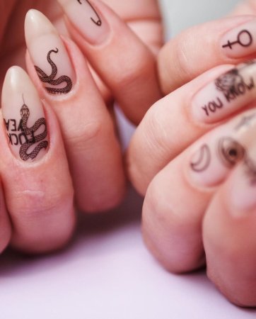 Ногти с надписями