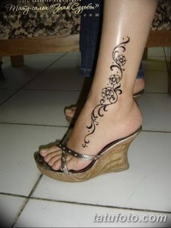 Тату хной на лодыжке