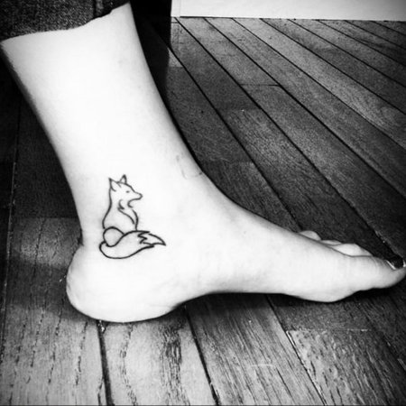Маленькие тату для девушек на ноге