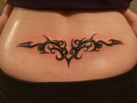 Тату на пояснице для девушек
