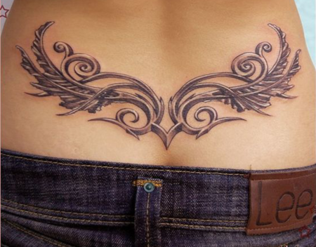 Тату для женщин на пояснице