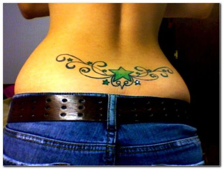 Женские белые тату на пояснице