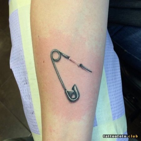 Тату скрепка