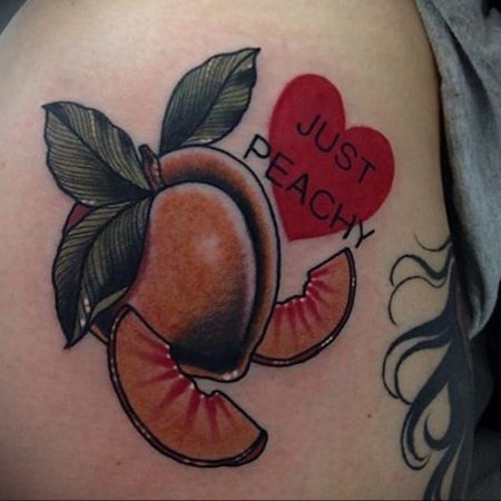 Тату на попе фрукты