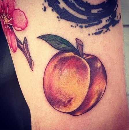 Тату персик