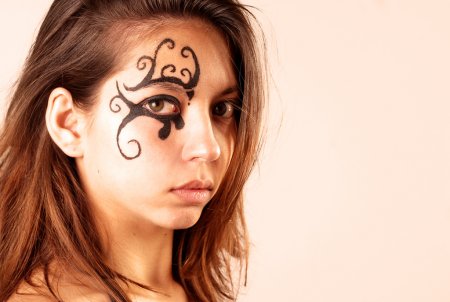 Тату на лице женские