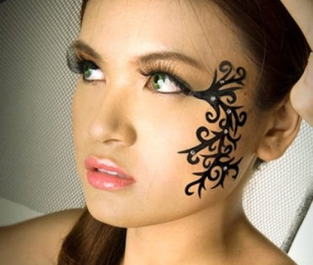 Макияж со звездочками на лице