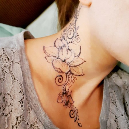 Тату на шее для девушек