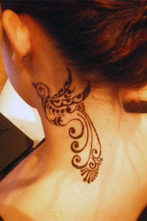 Мехенди на шее