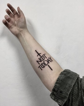 Тату надпись на руке