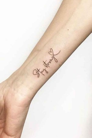 Надпись на запястье