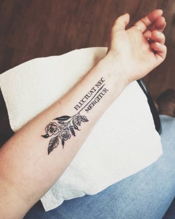 Тату надпись на руке