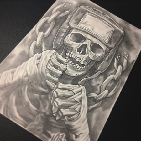 Череп в наушниках