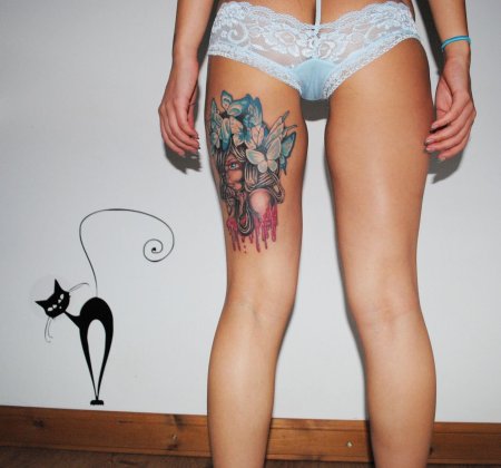 Тату на бедре сзади для девушек