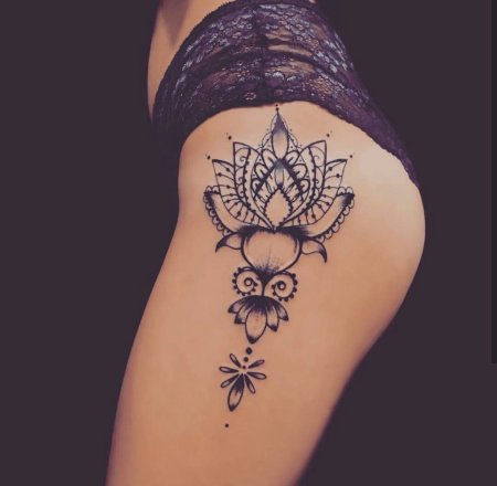 Тату Лотос Мандала на бедре