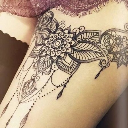 Кружевные тату на бедре