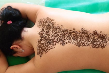 Рисунки хной на теле
