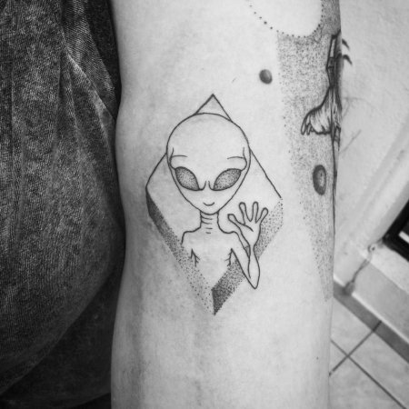 Тату инопланетянин Минимализм