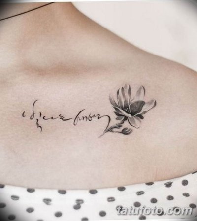 Тату с цветами на ключице