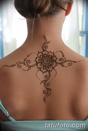 Тату хной на спине