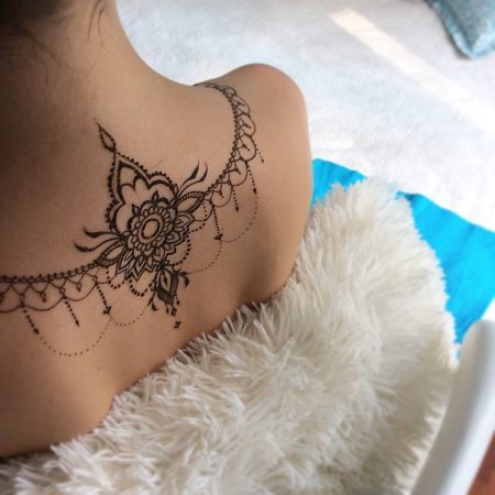 Мехенди на пояснице хной