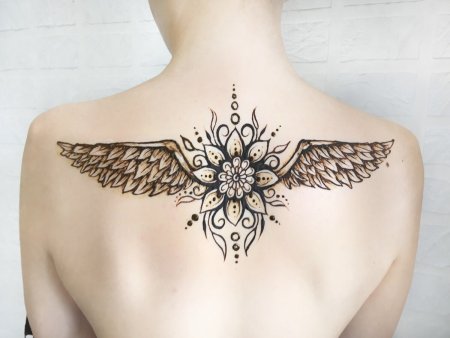 Мехенди на спине