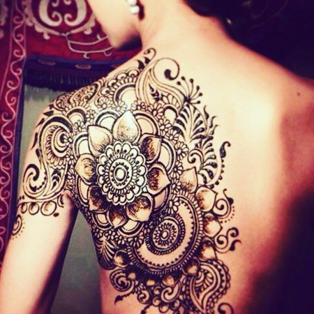 Тату мехенди на спине