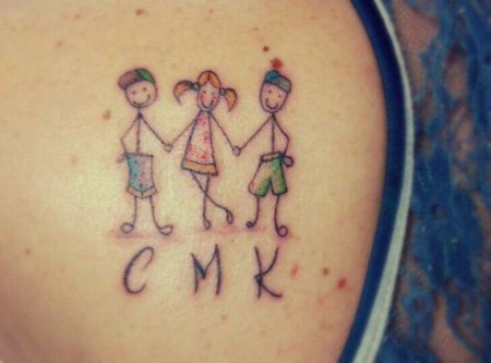 Тату мать с тремя детьми