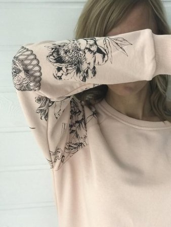 Кофта бежевая с тату