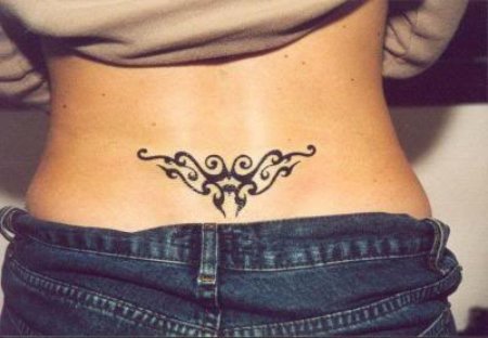 Тату на пояснице женские