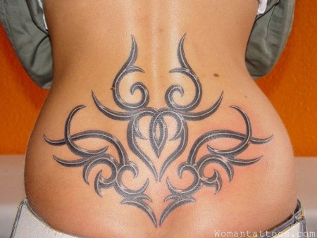 Татуировки на пояснице женские