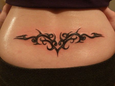 Тату на пояснице для девушек