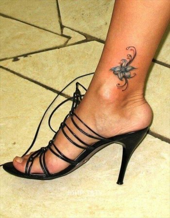 Татуировка на ноге