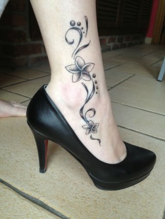 Тату на лодыжке
