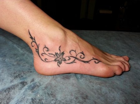 Тату узор на лодыжке